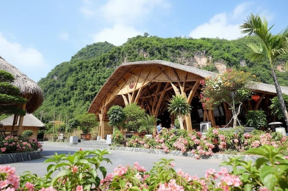 Nh&agrave; h&agrave;ng Bamboo tại Mộc Ch&acirc;u Island